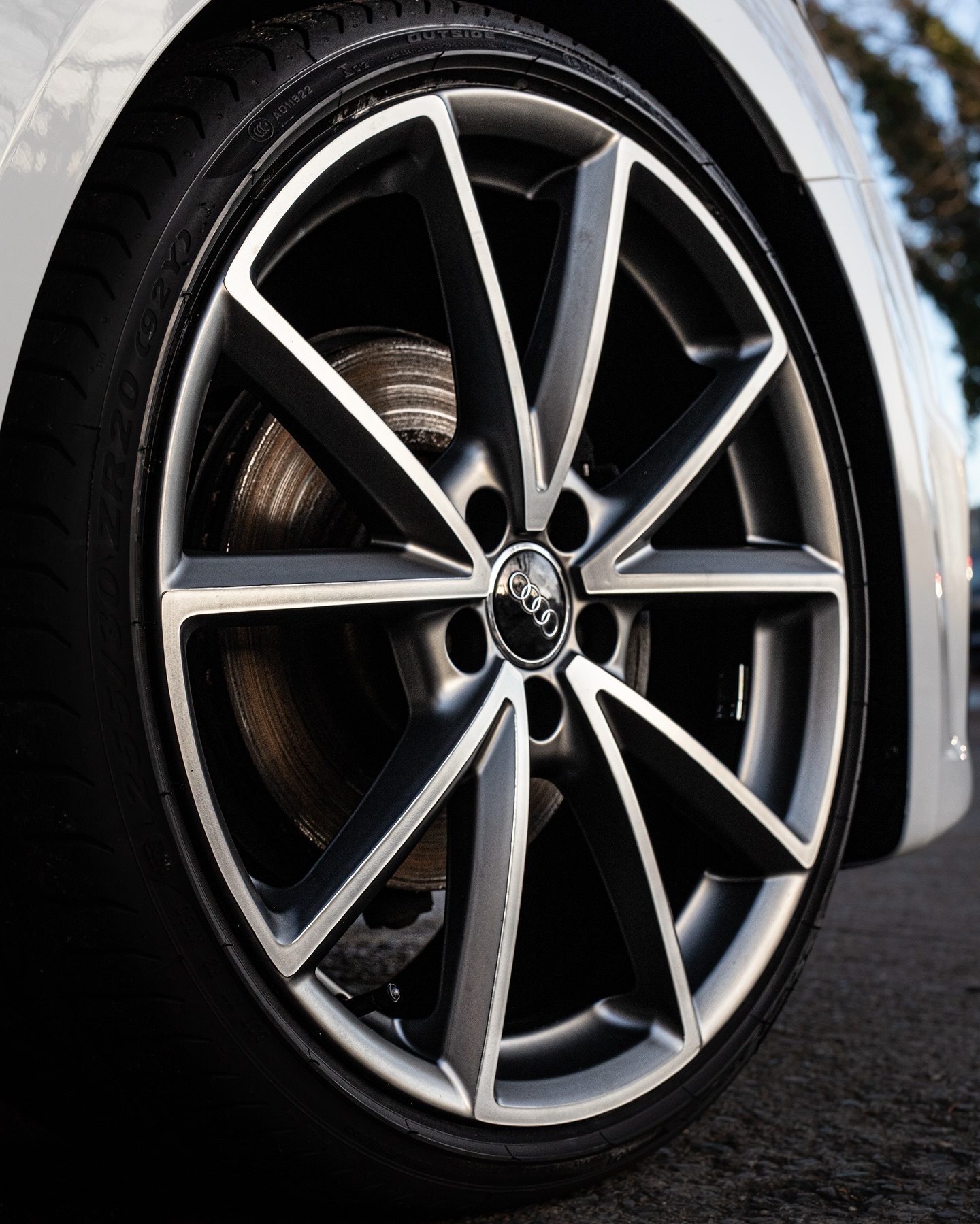 Diamond cut alloy wheel repair showing precision CNC lathe finish