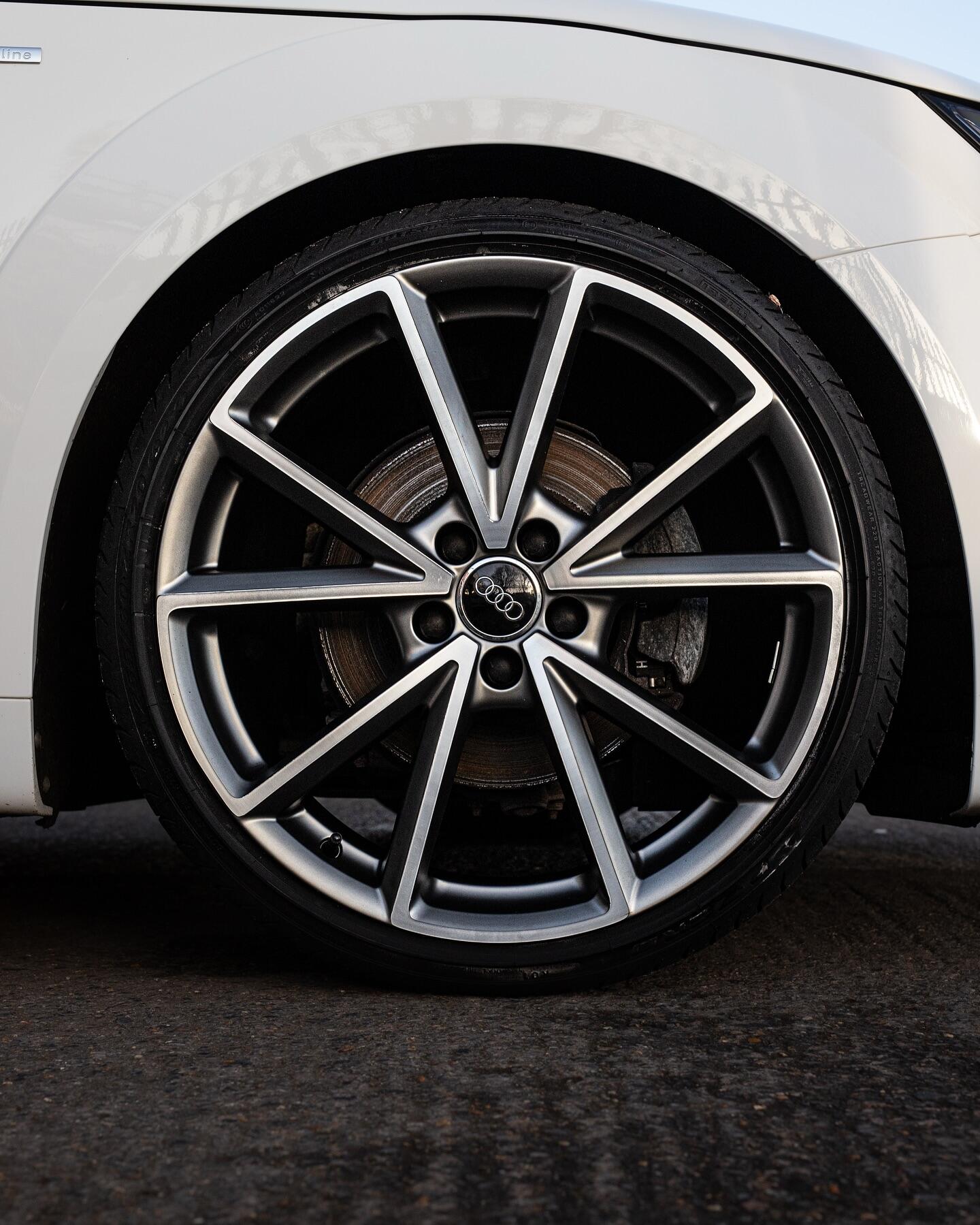 Audi TT diamond cut alloy wheel after CNC lathe repair
