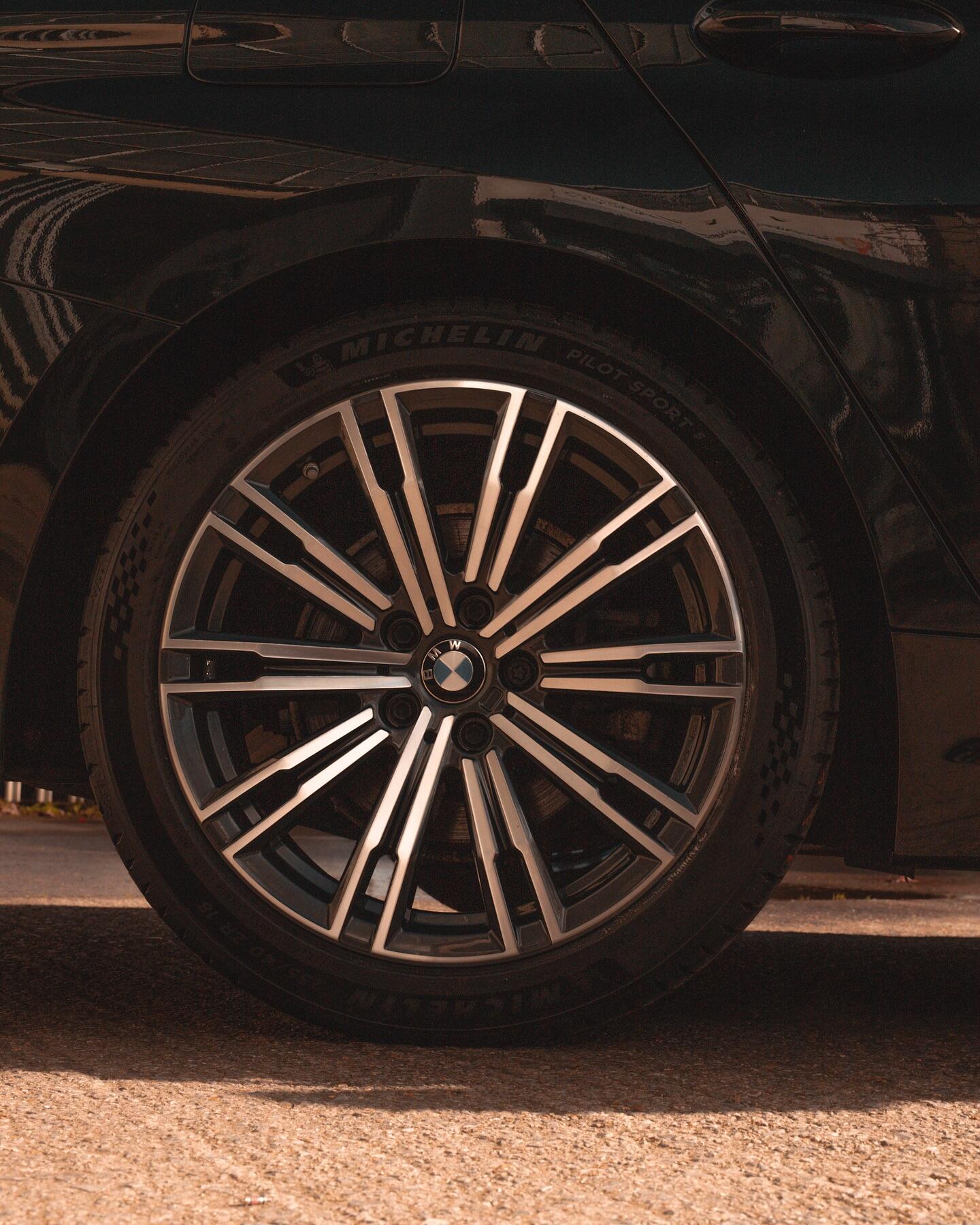 BMW diamond cut alloy wheel restored to factory specification