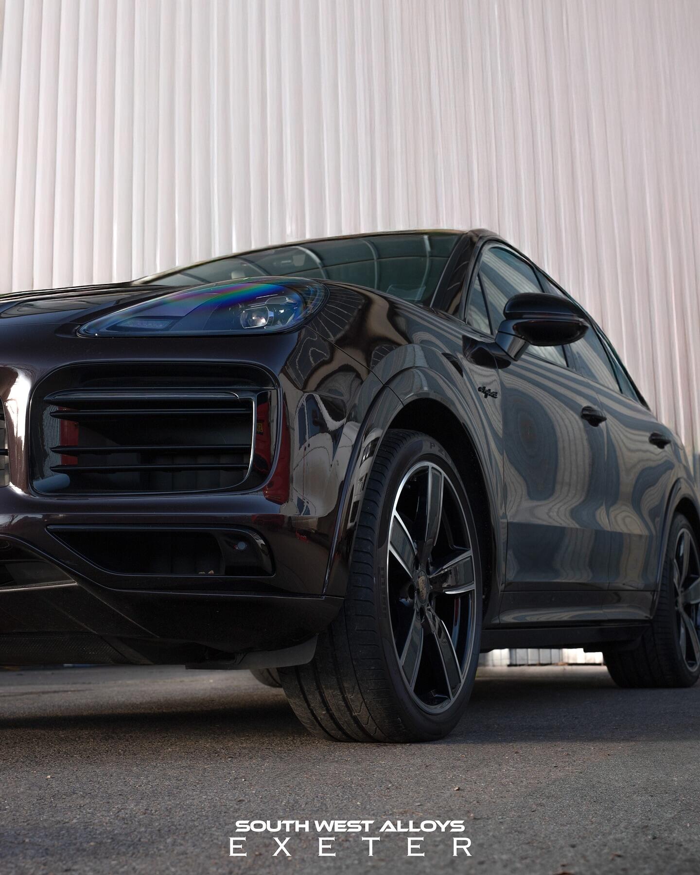 Porsche Cayenne with gloss black refurbished alloy wheels